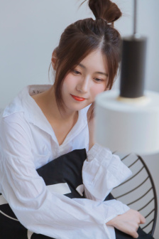 老师让我给她解裤子
